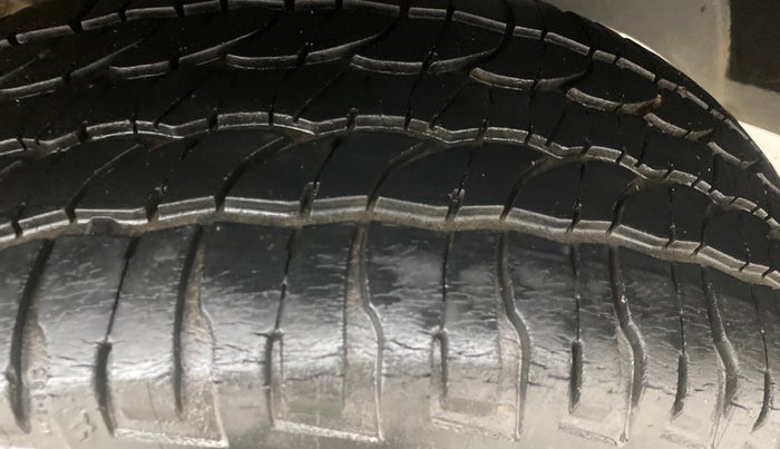 2014 Renault Duster 85 PS RXE DIESEL, Diesel, Manual, 1,22,542 km, Left Rear Tyre Tread