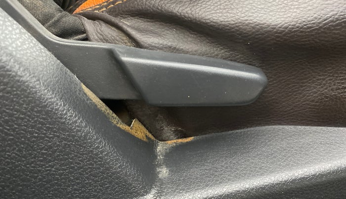 2014 Renault Duster 85 PS RXE DIESEL, Diesel, Manual, 1,22,542 km, Driver Side Adjustment Panel