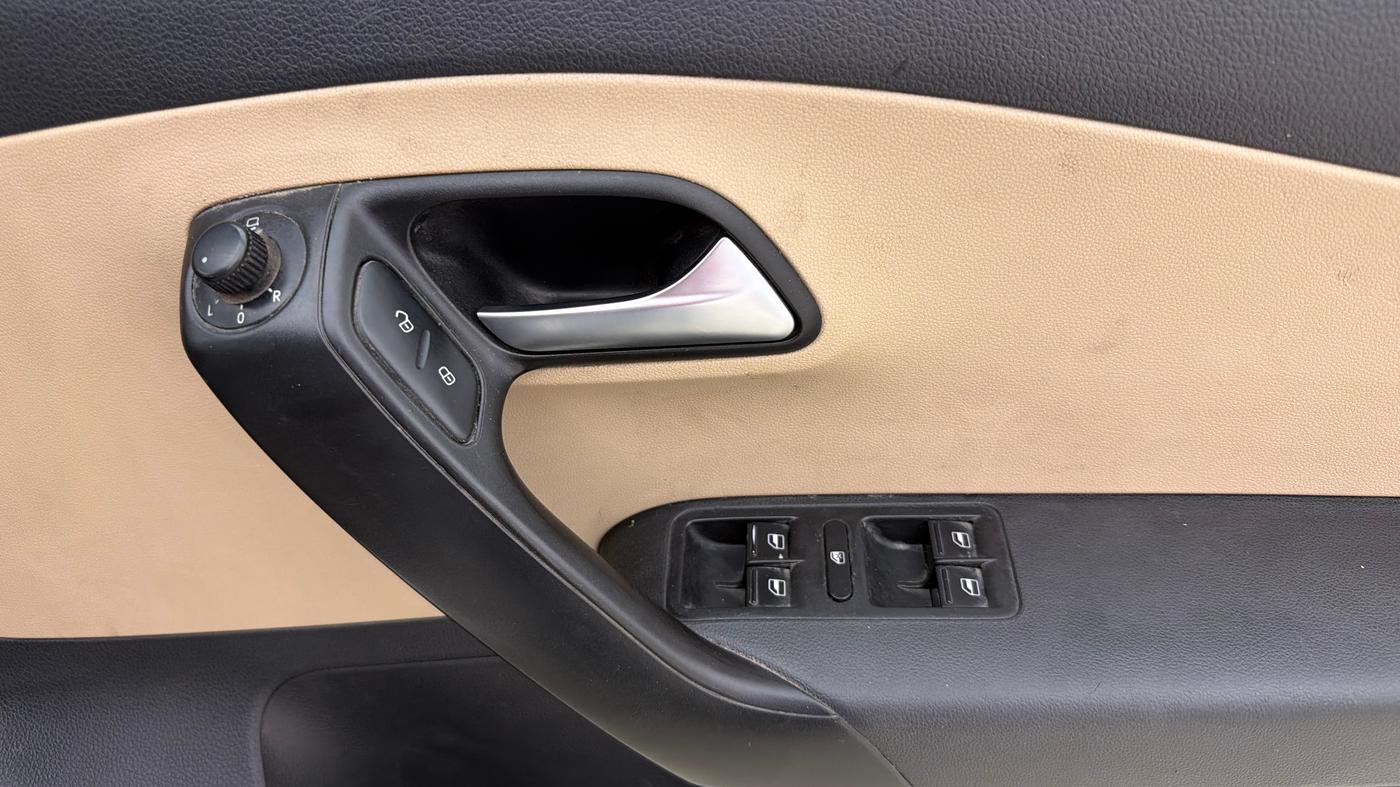 2019 Volkswagen Ameo HIGHLINE PLUS 1.0L 16 ALLOY, Petrol, Manual, 92,957 km, Driver Side Door Panels Control