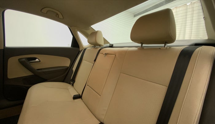2013 Volkswagen Vento HIGHLINE 1.6 MPI, Petrol, Manual, 81,645 km, Right Side Rear Door Cabin
