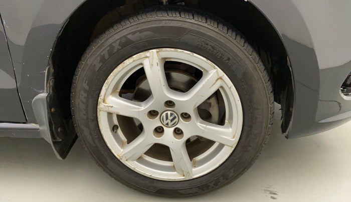 2013 Volkswagen Vento HIGHLINE 1.6 MPI, Petrol, Manual, 81,645 km, Right Front Wheel
