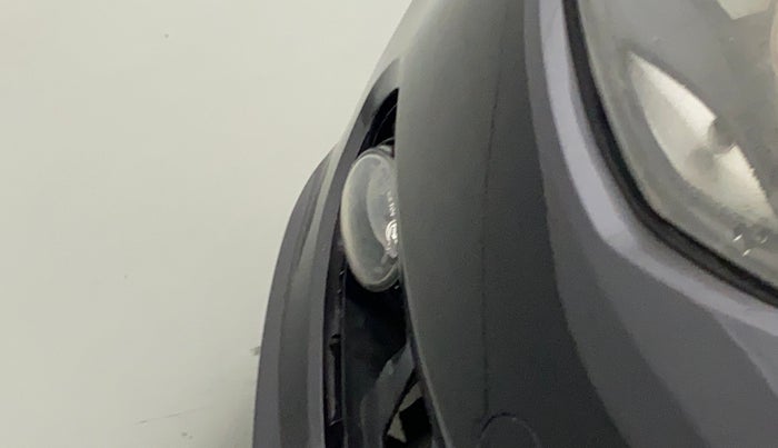 2013 Volkswagen Vento HIGHLINE 1.6 MPI, Petrol, Manual, 81,645 km, Right fog light - Fog Light cover missing