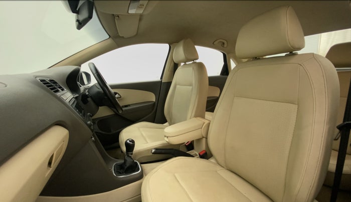 2013 Volkswagen Vento HIGHLINE 1.6 MPI, Petrol, Manual, 81,645 km, Right Side Front Door Cabin
