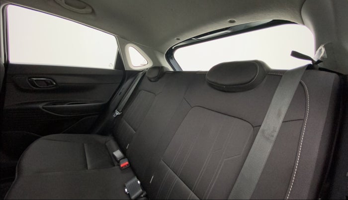2021 Hyundai NEW I20 MAGNA 1.2 MT, Petrol, Manual, 18,159 km, Right Side Rear Door Cabin