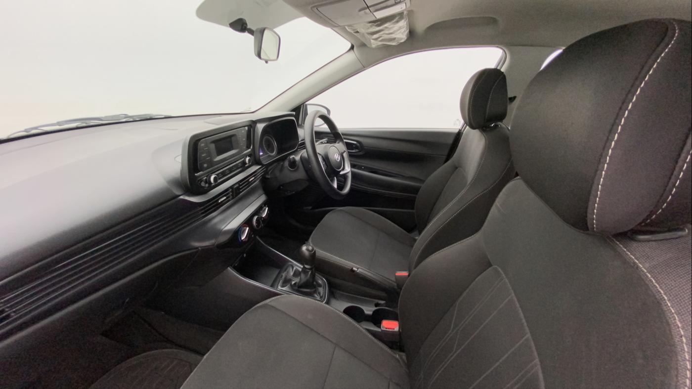 2021 Hyundai NEW I20 MAGNA 1.2 MT, Petrol, Manual, 18,159 km, Right Side Front Door Cabin