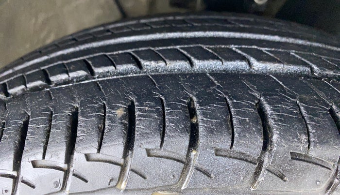 2011 Volkswagen Polo COMFORTLINE 1.2L PETROL, Petrol, Manual, 28,189 km, Right Front Tyre Tread