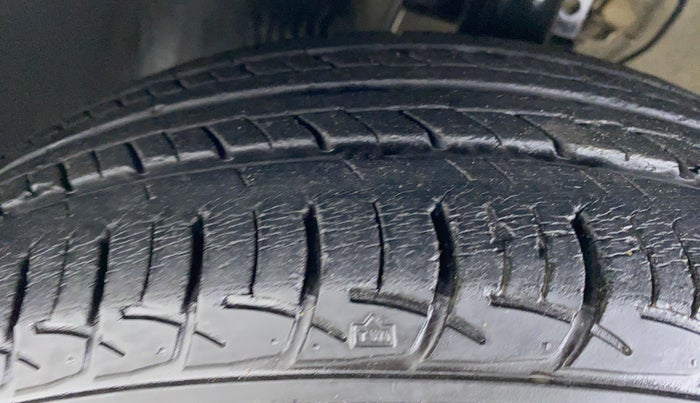 2011 Volkswagen Polo COMFORTLINE 1.2L PETROL, Petrol, Manual, 28,189 km, Left Front Tyre Tread