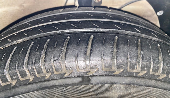 2024 Maruti Ertiga VXI AT SHVS, Petrol, Automatic, 34,912 km, Right Front Tyre Tread