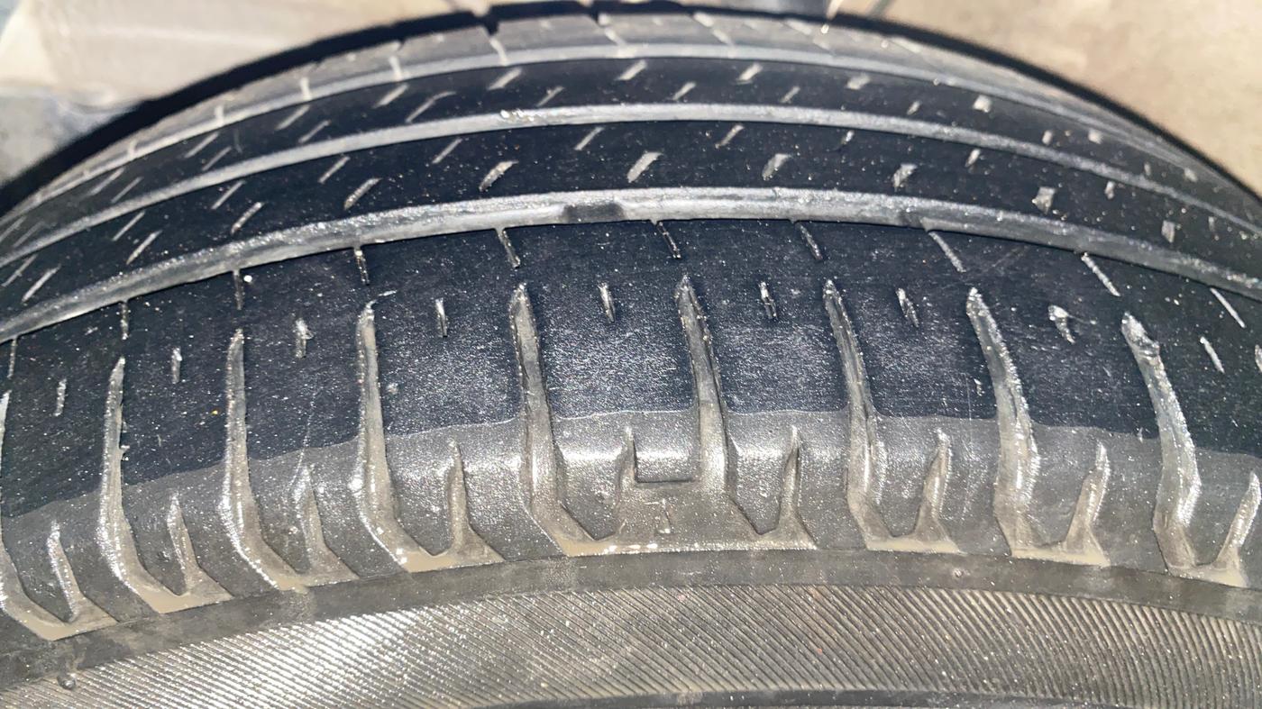 2024 Maruti Ertiga VXI AT SHVS, Petrol, Automatic, 34,912 km, Left Front Tyre Tread