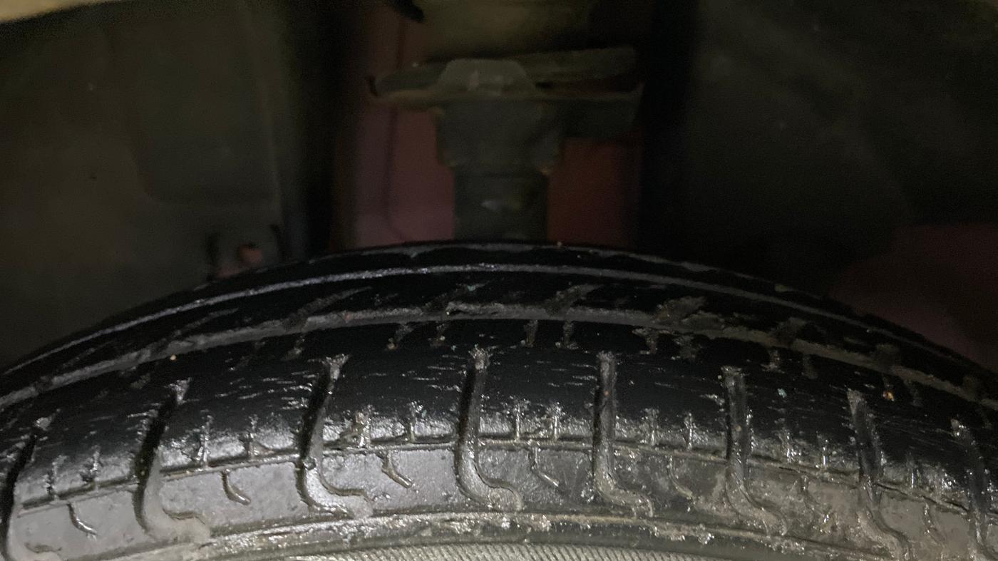 2017 Renault Kwid RXT 1.0 AMT (O), Petrol, Automatic, 40,712 km, Left Front Tyre Tread