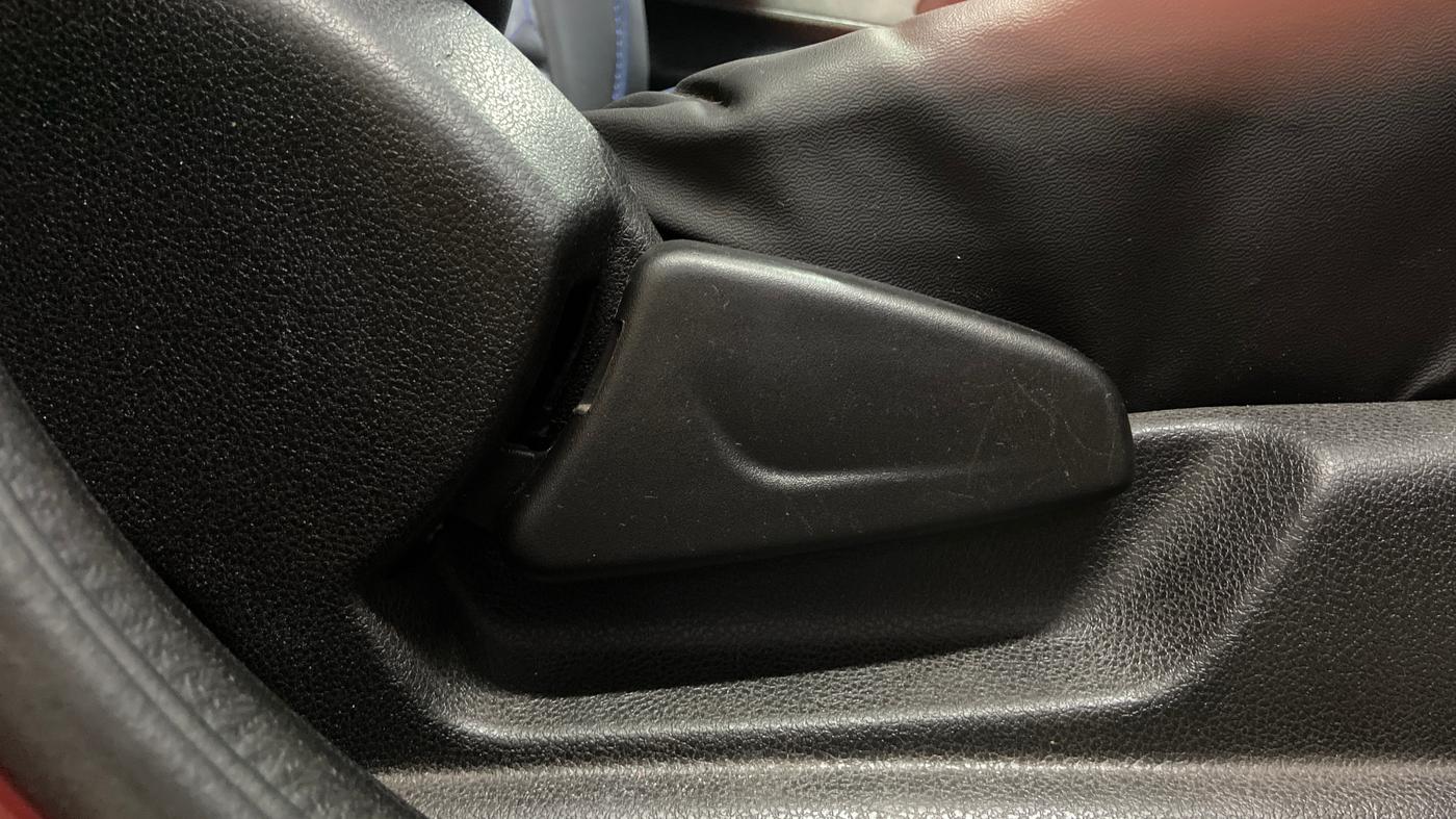 2017 Renault Kwid RXT 1.0 AMT (O), Petrol, Automatic, 40,712 km, Driver Side Adjustment Panel