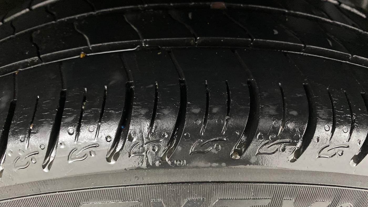 2021 Tata ALTROZ XZ PLUS PETROL DARK EDITION, Petrol, Manual, 26,075 km, Left Rear Tyre Tread