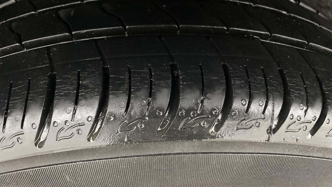 2021 Tata ALTROZ XZ PLUS PETROL DARK EDITION, Petrol, Manual, 26,075 km, Right Rear Tyre Tread