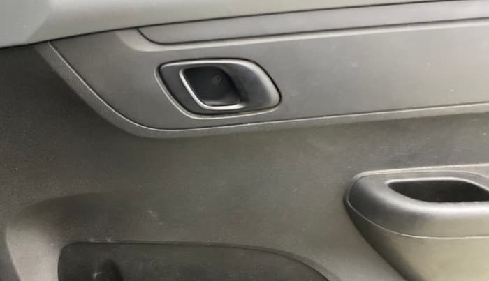 2022 Renault Kwid RXT 1.0 AMT (O), Petrol, Automatic, 54,878 km, Driver Side Door Panels Control