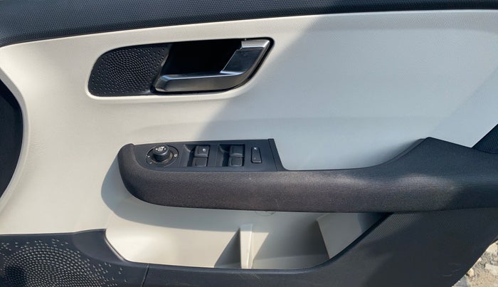 2022 Tata ALTROZ XZ PLUS PETROL, Petrol, Manual, 19,550 km, Driver Side Door Panels Control