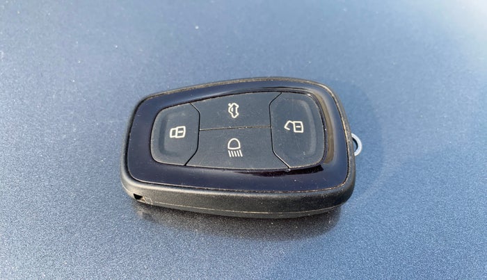 2022 Tata ALTROZ XZ PLUS PETROL, Petrol, Manual, 19,550 km, Key Close Up