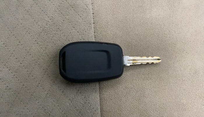 2022 Renault Kiger RXE MT, Petrol, Manual, 37,229 km, Key Close Up