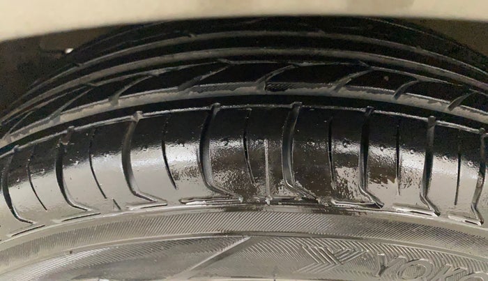 2018 Maruti Swift VXI, Petrol, Manual, 48,335 km, Left Front Tyre Tread