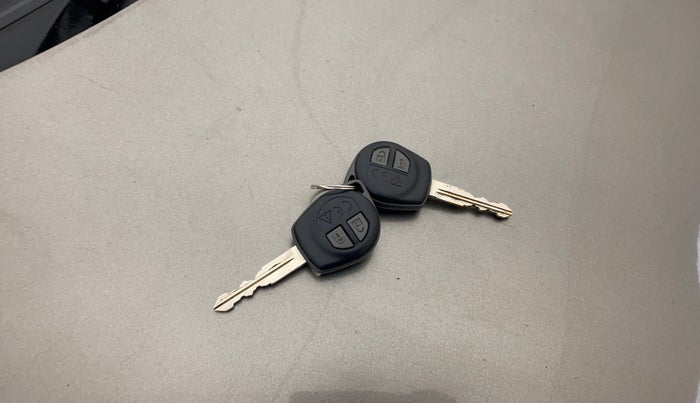 2018 Maruti Swift VXI, Petrol, Manual, 48,335 km, Key Close Up