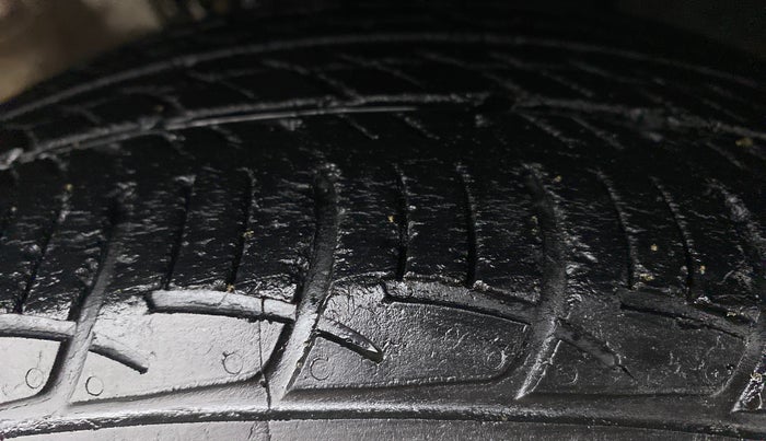 2019 Volkswagen Ameo COMFORTLINE 1.0L, CNG, Manual, 33,369 km, Right Front Tyre Tread