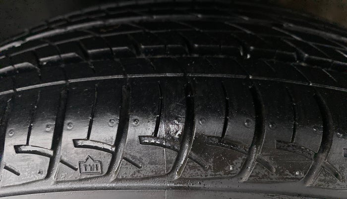 2019 Volkswagen Ameo COMFORTLINE 1.0L, CNG, Manual, 33,369 km, Left Front Tyre Tread