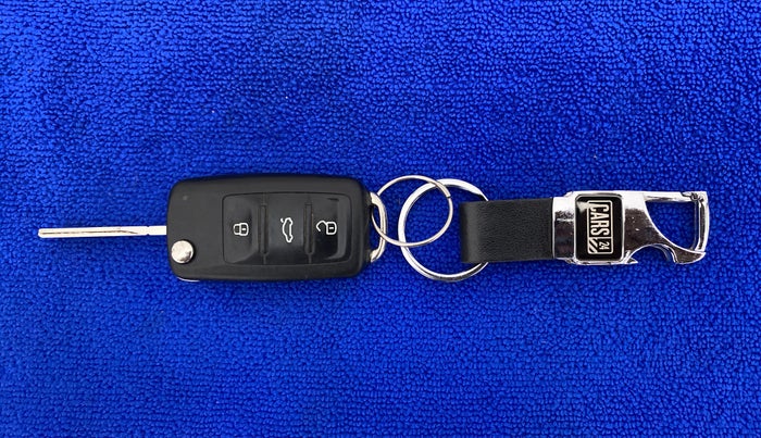 2019 Volkswagen Ameo COMFORTLINE 1.0L, CNG, Manual, 33,369 km, Key Close Up