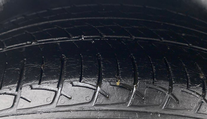 2019 Volkswagen Ameo COMFORTLINE 1.0L, CNG, Manual, 33,369 km, Right Rear Tyre Tread