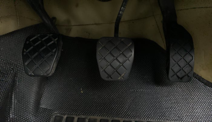 2019 Volkswagen Ameo COMFORTLINE 1.0L, CNG, Manual, 33,369 km, Pedals