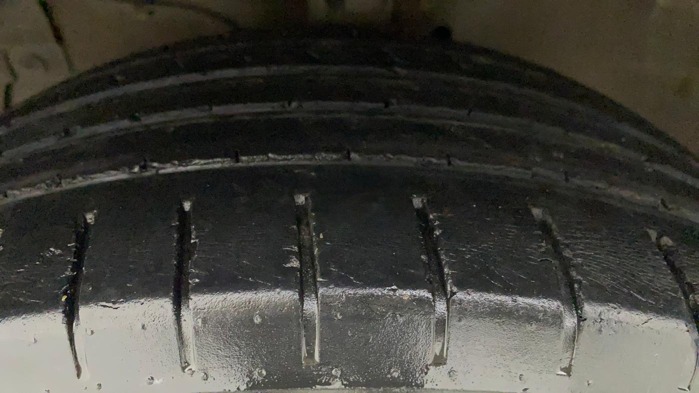 2015 Maruti Ciaz ZXI+, Petrol, Manual, 42,544 km, Left Front Tyre Tread