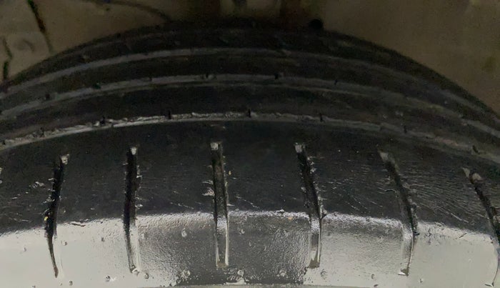 2015 Maruti Ciaz ZXI+, Petrol, Manual, 42,544 km, Left Front Tyre Tread