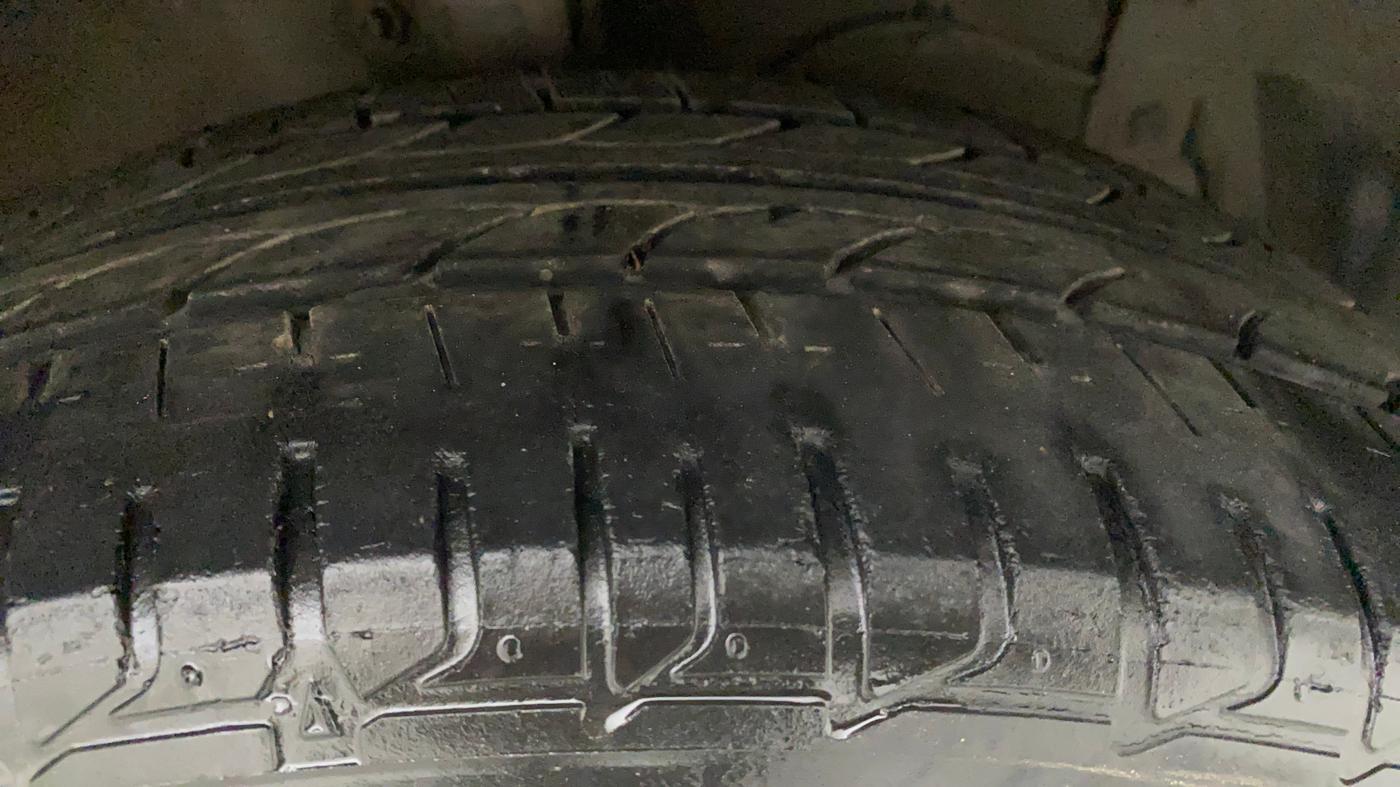 2015 Maruti Ciaz ZXI+, Petrol, Manual, 42,544 km, Right Front Tyre Tread