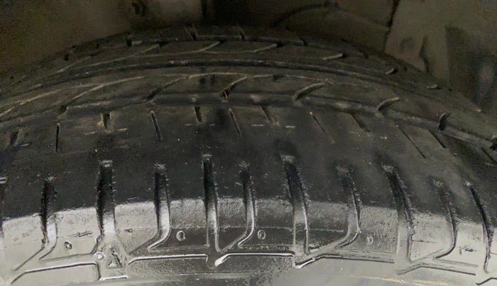 2015 Maruti Ciaz ZXI+, Petrol, Manual, 42,544 km, Right Front Tyre Tread