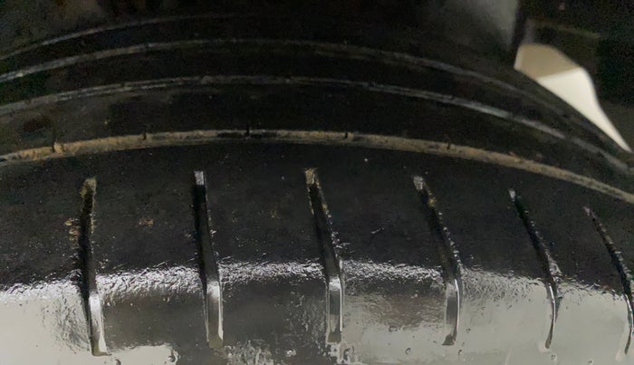 2015 Maruti Ciaz ZXI+, Petrol, Manual, 42,544 km, Left Rear Tyre Tread