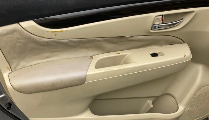 2015 Maruti Ciaz ZXI+, Petrol, Manual, 42,544 km, Front passenger door - Trim has minor damage