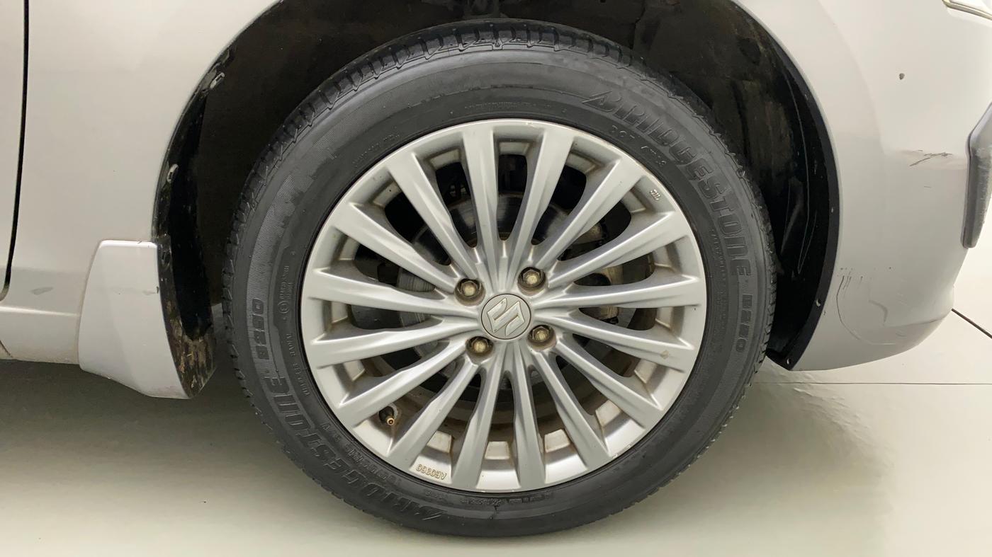 2015 Maruti Ciaz ZXI+, Petrol, Manual, 42,544 km, Right Front Wheel