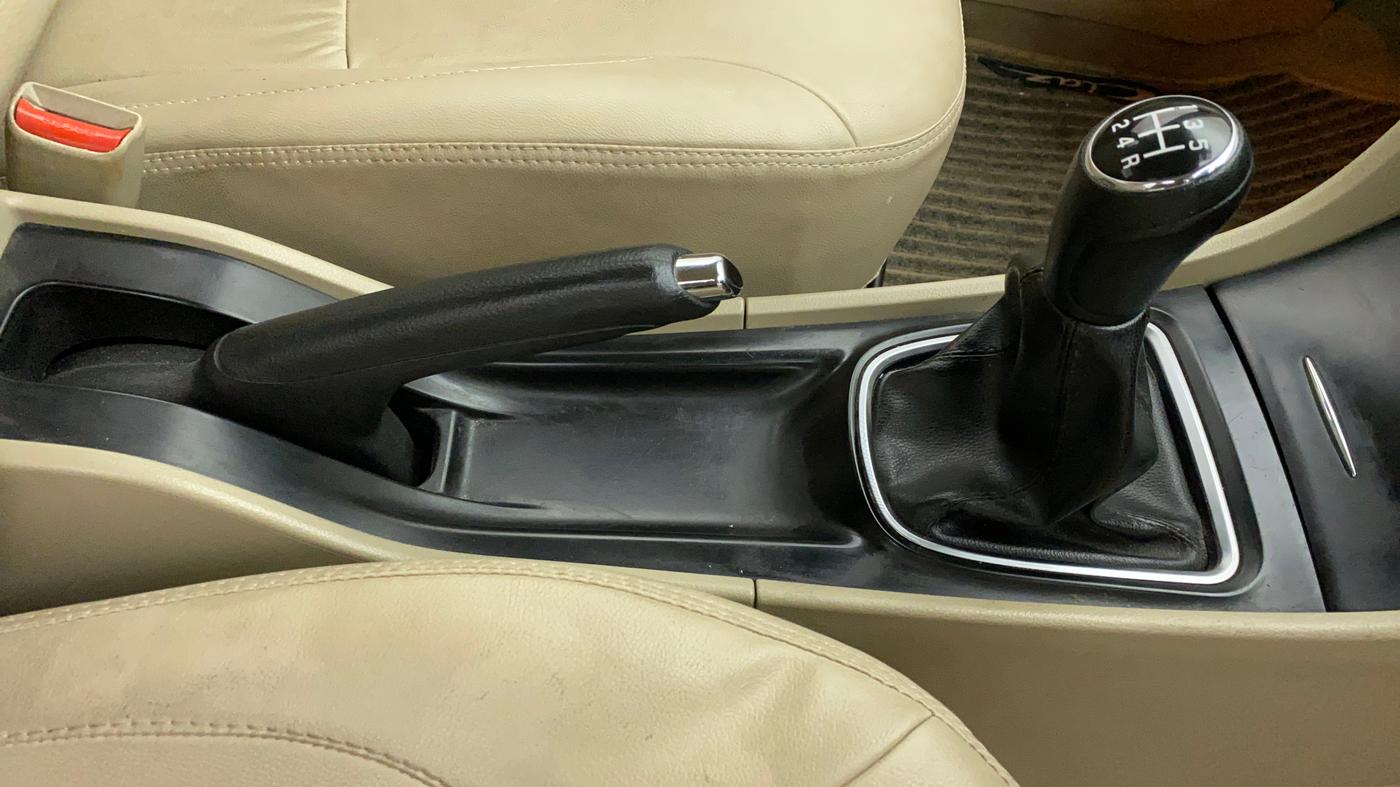 2015 Maruti Ciaz ZXI+, Petrol, Manual, 42,544 km, Gear Lever