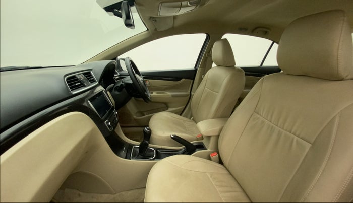 2015 Maruti Ciaz ZXI+, Petrol, Manual, 42,544 km, Right Side Front Door Cabin