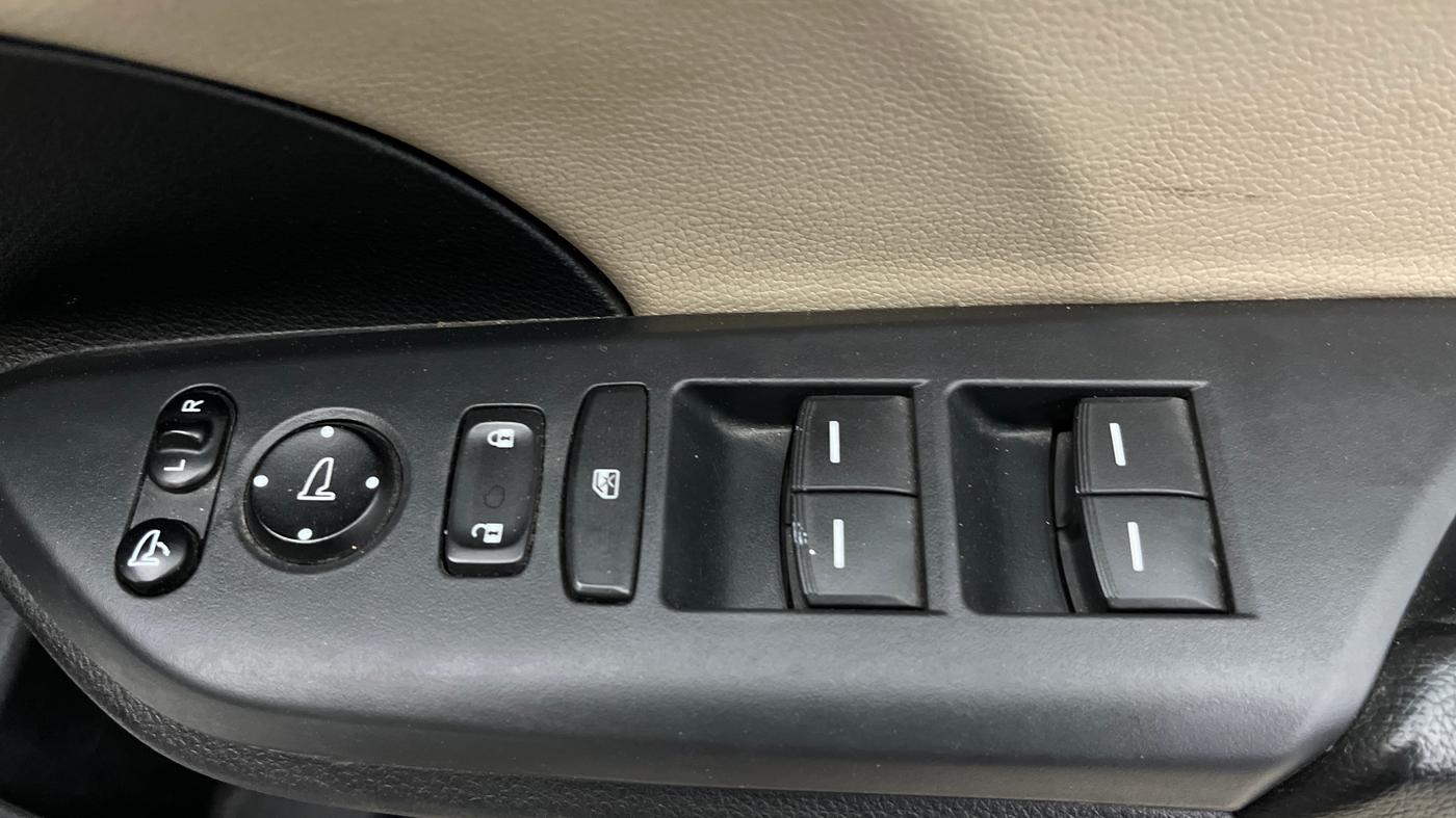 2019 Honda Civic 1.8L I-VTEC ZX CVT, Petrol, Automatic, 1,10,342 km, Driver Side Door Panels Control