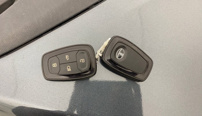 2021 Tata ALTROZ XT PETROL, Petrol, Manual, 26,531 km, Key Close Up