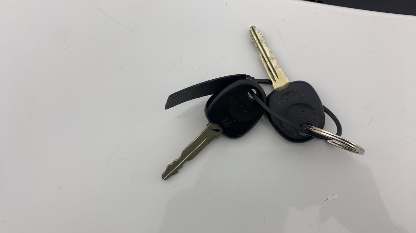 2018 Hyundai Eon ERA +, CNG, Manual, 36,389 km, Key Close Up