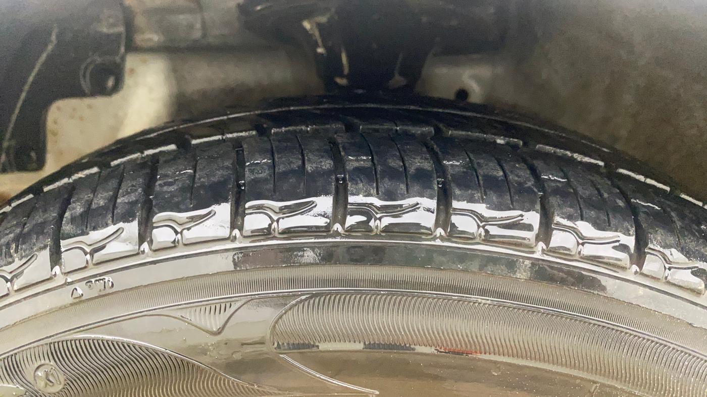 2018 Hyundai Eon ERA +, CNG, Manual, 36,389 km, Left Front Tyre Tread