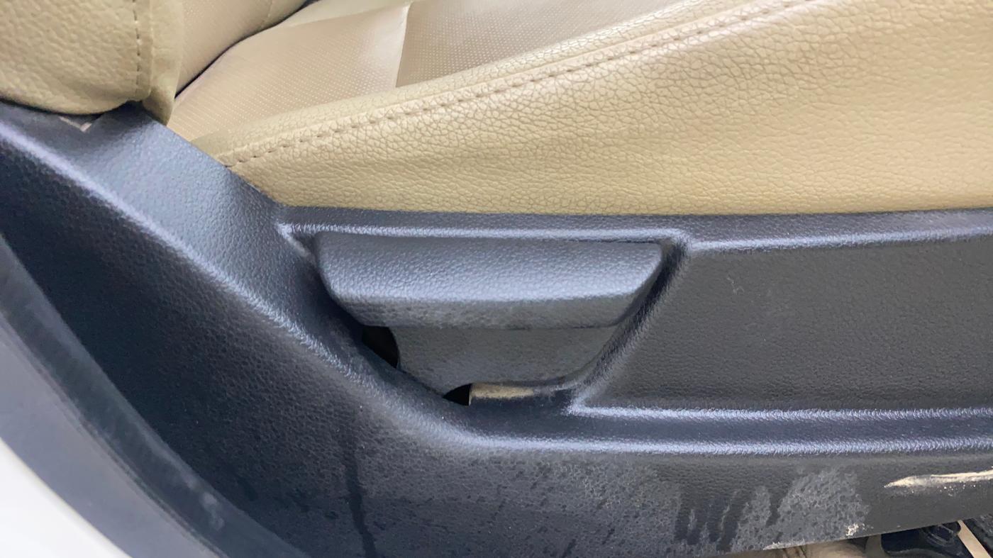 2018 Hyundai Eon ERA +, CNG, Manual, 36,389 km, Driver Side Adjustment Panel