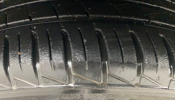 2022 Renault Kwid RXT 1.0 AMT, Petrol, Automatic, 18,156 km, Left Front Tyre Tread