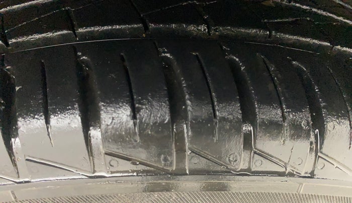 2022 Renault Kwid RXT 1.0 AMT, Petrol, Automatic, 18,156 km, Left Rear Tyre Tread