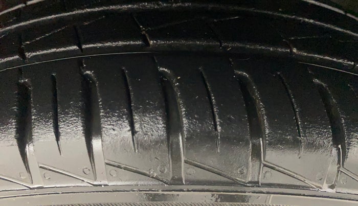 2022 Renault Kwid RXT 1.0 AMT, Petrol, Automatic, 18,156 km, Right Front Tyre Tread