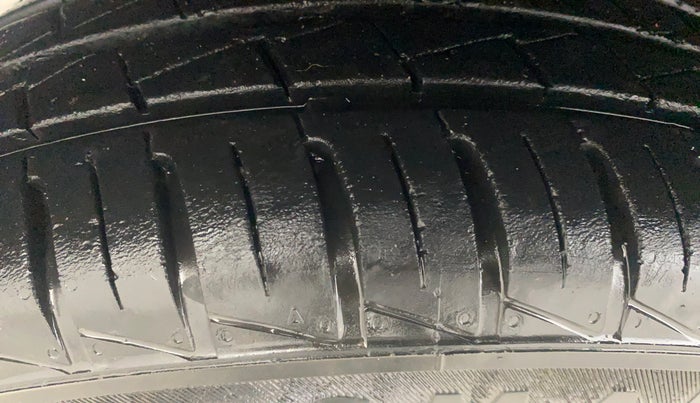 2022 Renault Kwid RXT 1.0 AMT, Petrol, Automatic, 18,156 km, Right Rear Tyre Tread