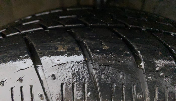 2017 Honda Amaze 1.2L I-VTEC VX, Petrol, Manual, 9,413 km, Right Front Tyre Tread