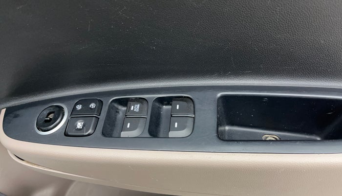 2016 Hyundai Grand i10 MAGNA 1.2 KAPPA VTVT, Petrol, Manual, 52,592 km, Driver Side Door Panels Control