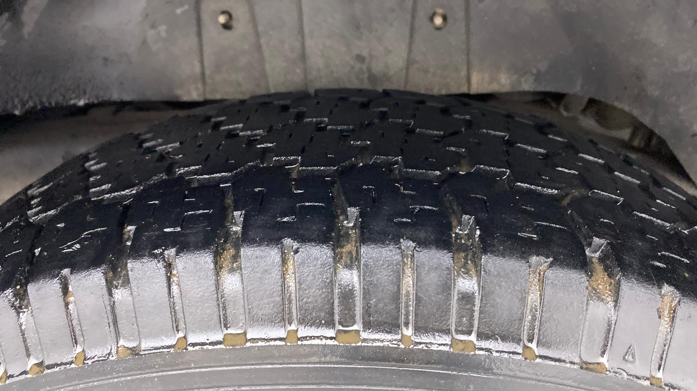2018 Mahindra TUV300 T10, Diesel, Manual, 1,10,243 km, Left Rear Tyre Tread