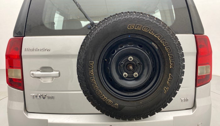 2018 Mahindra TUV300 T10, Diesel, Manual, 1,10,243 km, Dicky (Boot door) - Jack/Tool not available